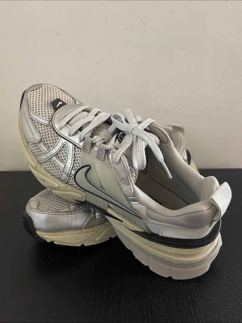 Nike V2K Run Women's Shoes with Reflective Accents Sz 7.5 White/Metallic Silver